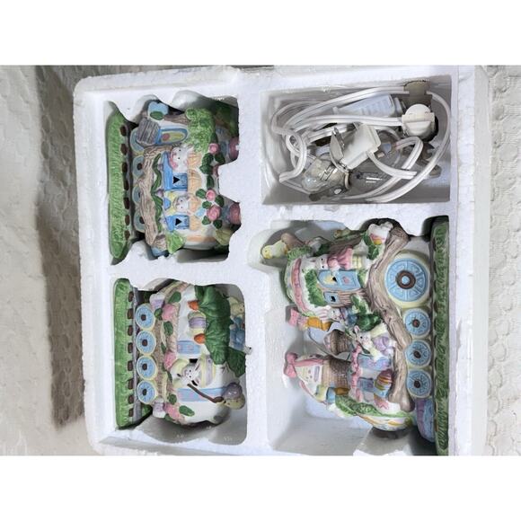 Vintage 3-piece Lighted Easter Train Set Ceramic Holiday Decor Bunny Egg WORKS - Picture 8 of 12
